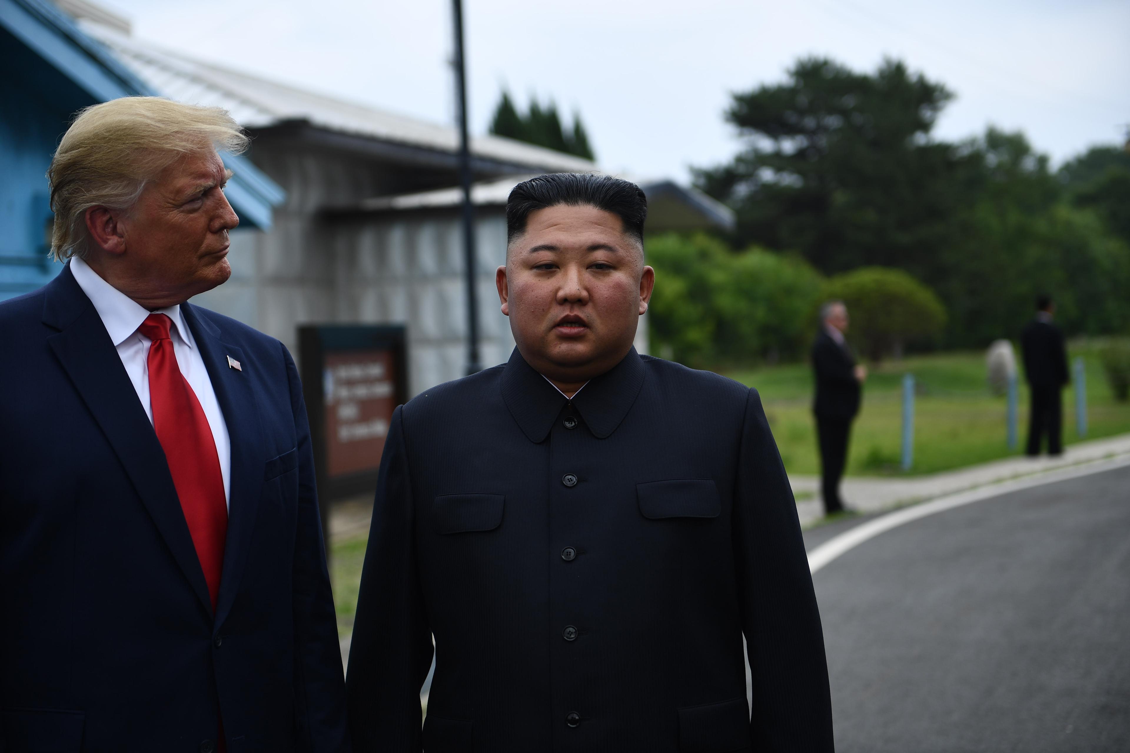 Donald Tramp i Kim-Jong un - Avaz