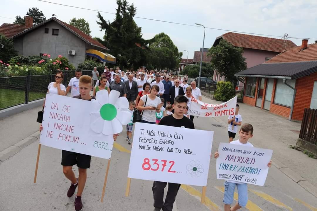 Mladi iz Odžaka obilježili 24 godine od genocida u Srebrenici