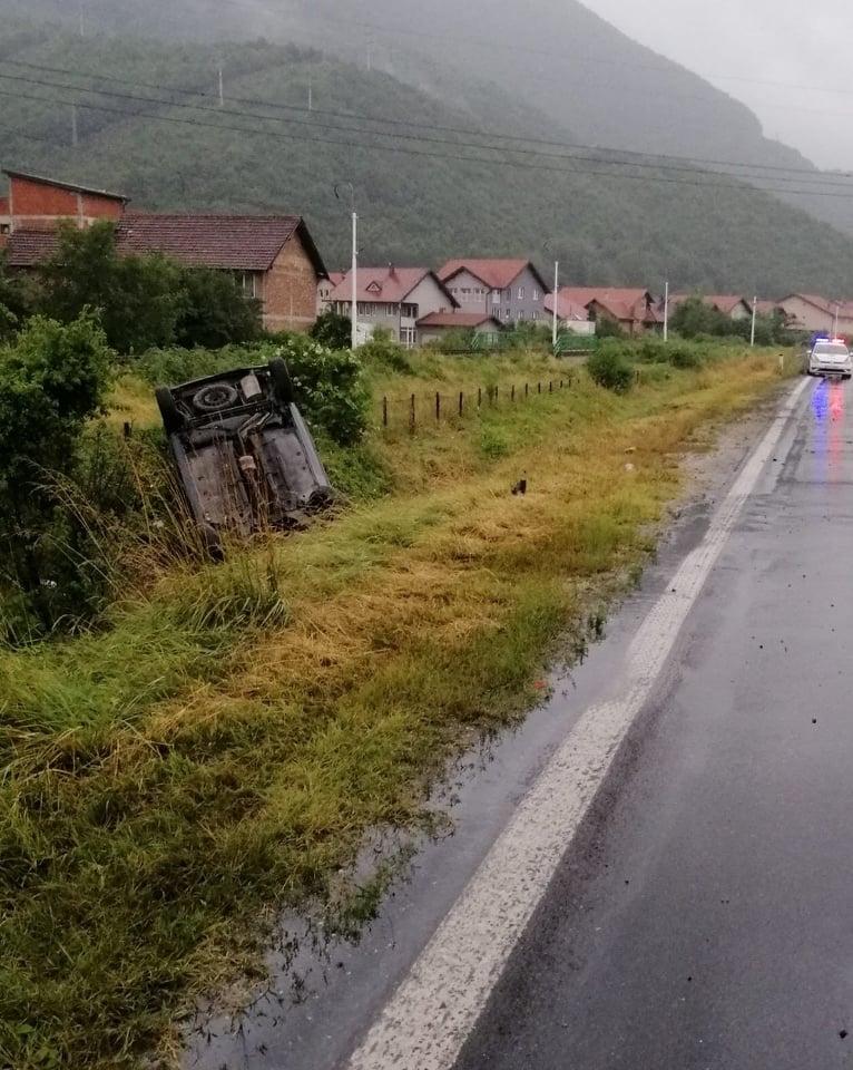 Na dionici puta Blažuj - Sarajevo vozilo sletjelo s ceste