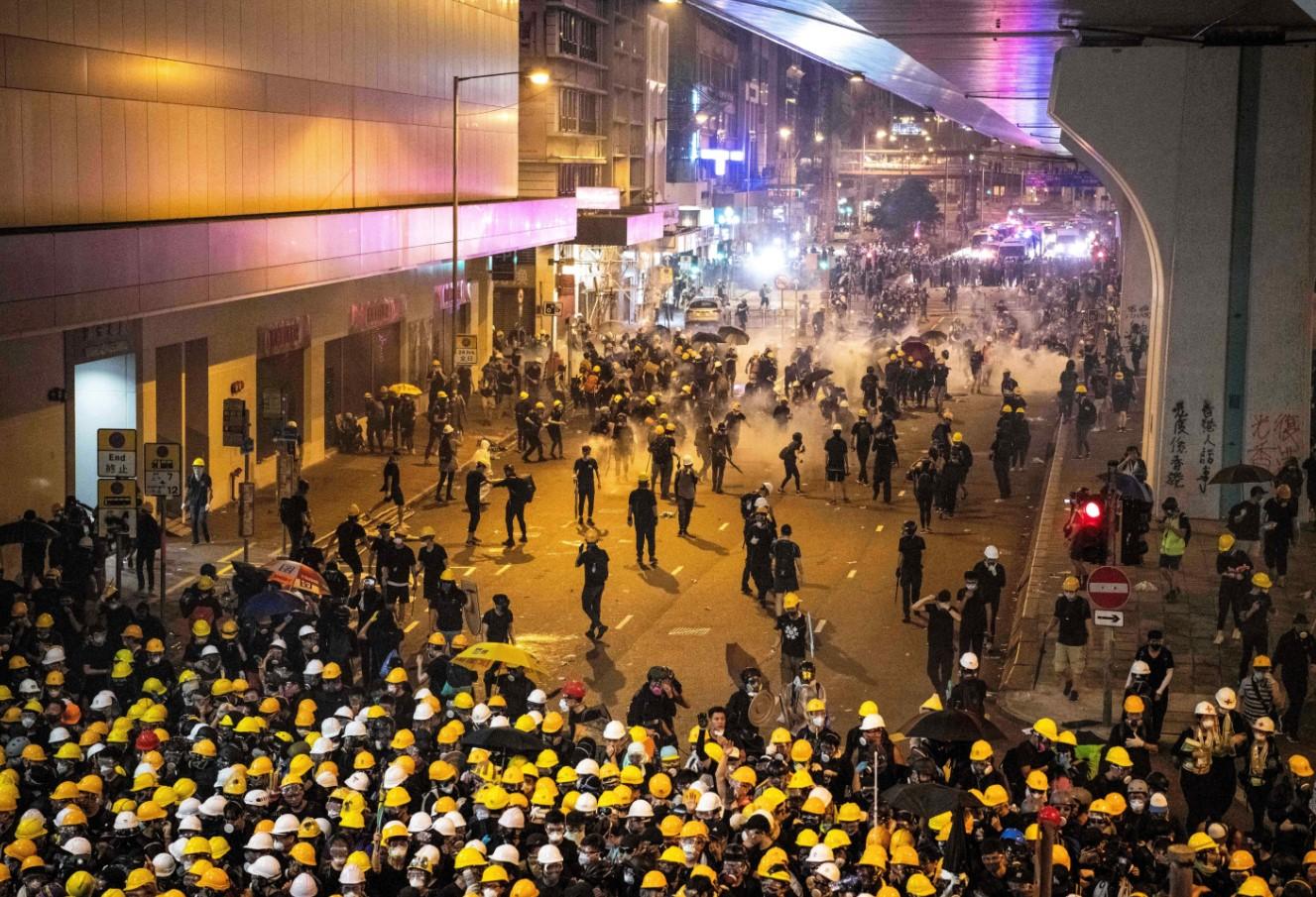 Eskalirali protesti u Hong Kongu, povrijeđeno 45 osoba