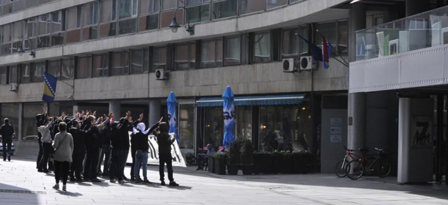 Protest ispred Ambasade Hrvatske zbog namjere susjeda da uz granicu s BiH grade odlagalište radioaktivnog i nuklearnog otpada