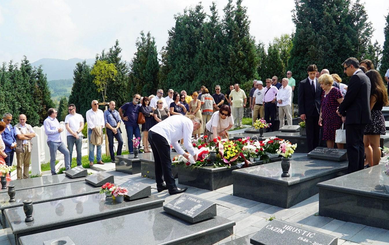 Članovi porodice, prijatelji i poznanici odali počast Aliji Behmenu - Avaz