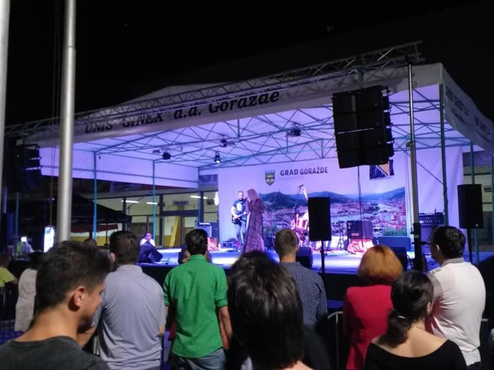 Koncert na centralnoj pozornici u znaku pop i rok muzike, nastupa i Emir Bukovica