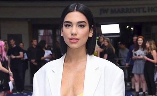 Dua Lipa ponosna na svoje porijeklo: Plesala sa zastavom Albanije