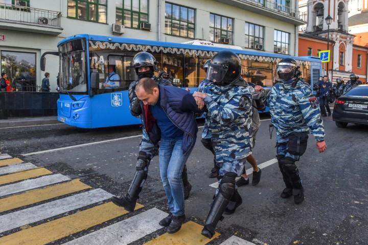 Hiljade ljudi na protestu opozicije u Moskvi, uhapšeno na desetine osoba