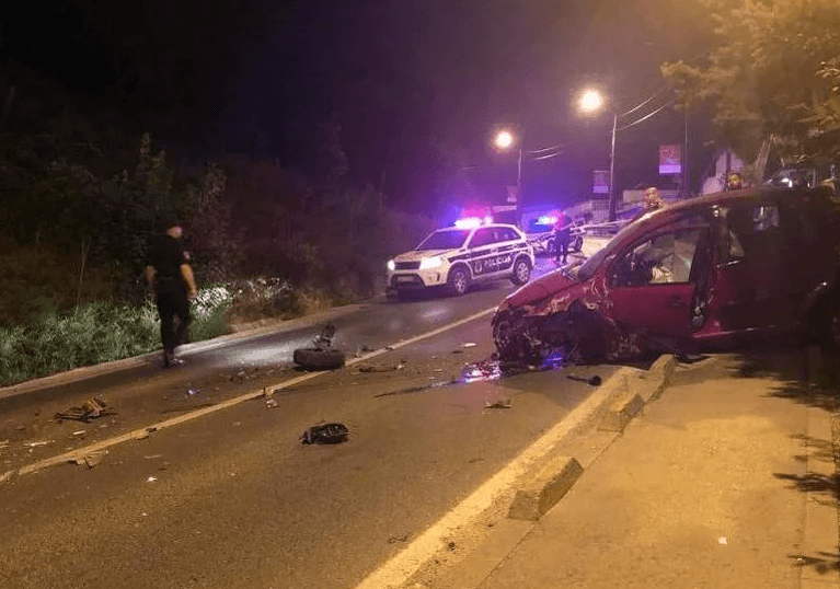 Dramatične scene: Sudar kombija i automobila, troje prevezeno na KUM, među njima i dijete