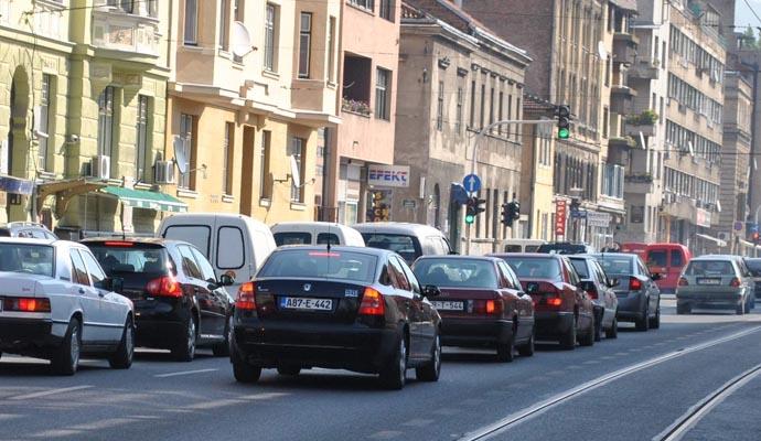 Naoružajte se strpljenjem: Gust saobraćaj u gradskim centrima, gužve i na granicama