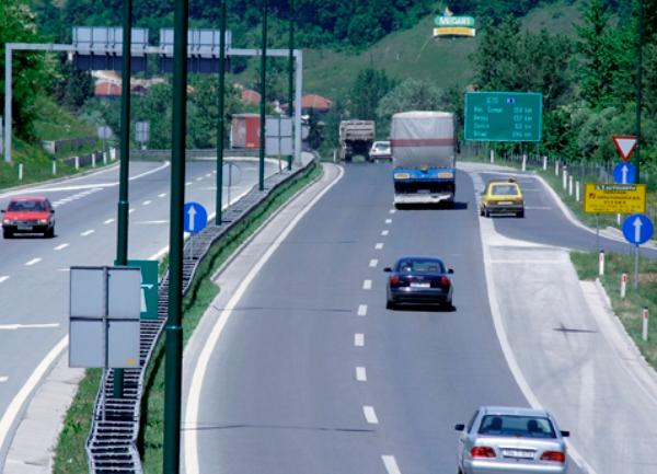 Obustavljen saobraćaj na relaciji Cazin - Velika Kladuša