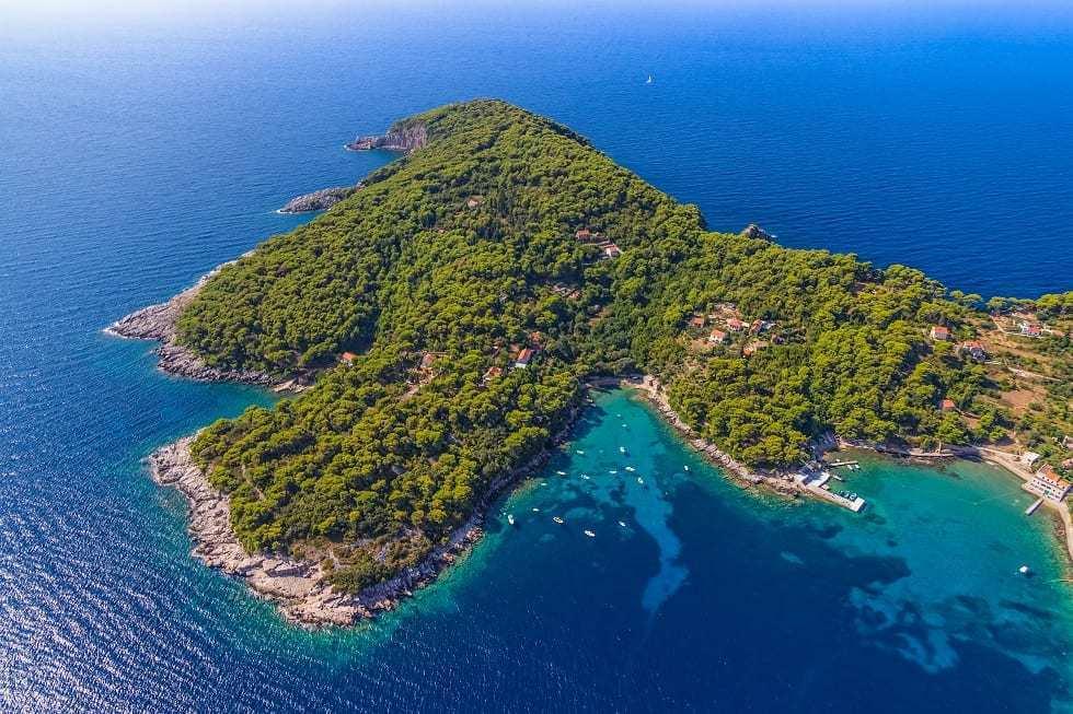 Nema kupanja kod Dubrovnika, morem plivaju fekalije