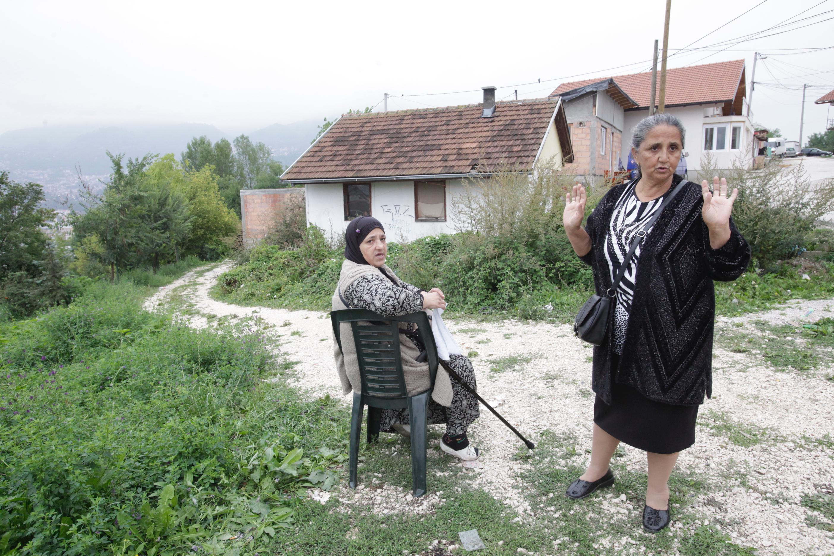 Komšije stale ispred bagera, rušenje porodične kuće odgođeno