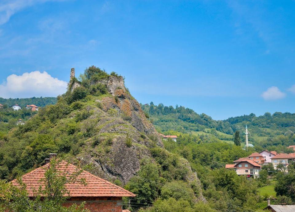 Gradina izložena zubu vremena, na ulazu kuća