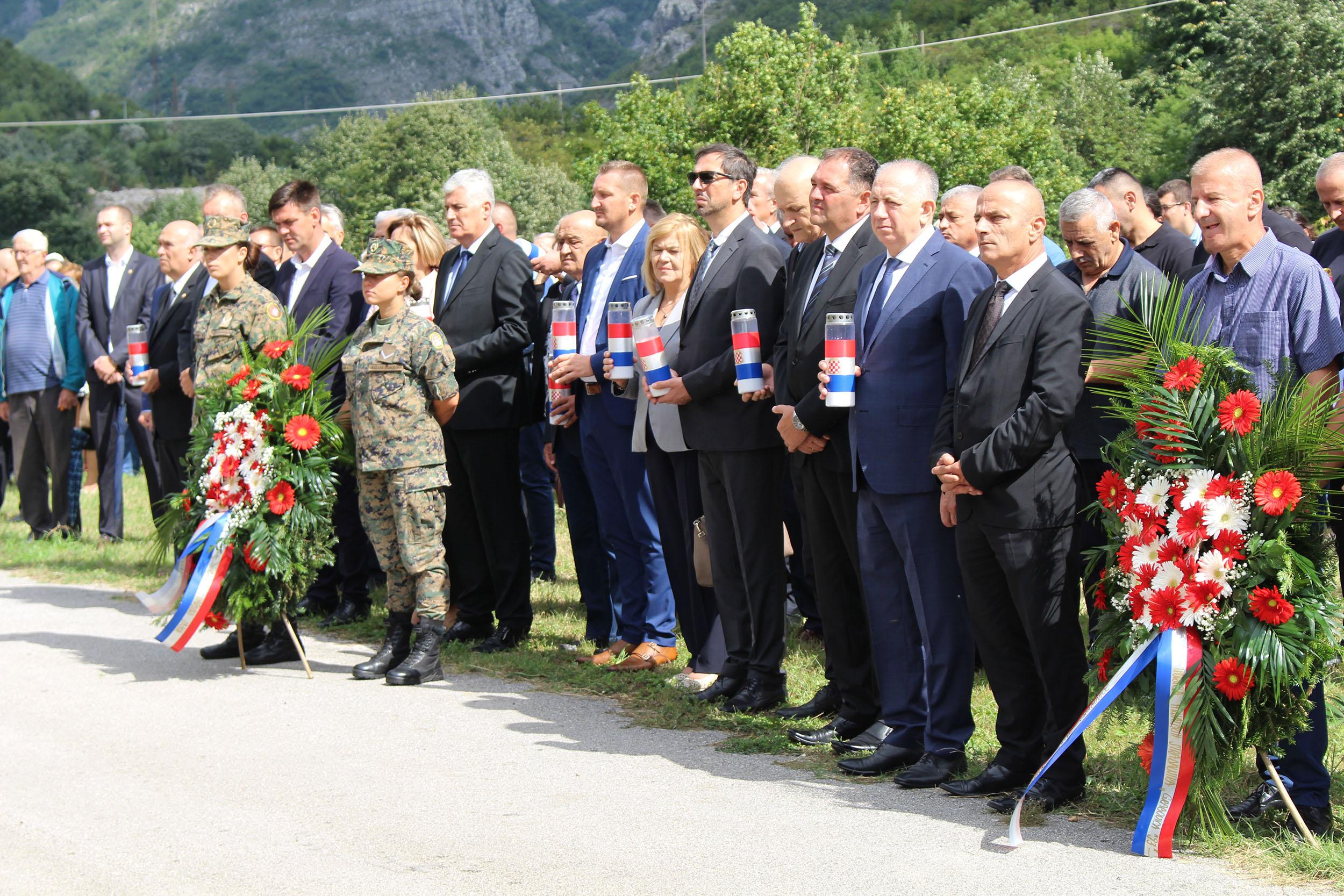 Ni 26 godina poslije nisu nađena tijela svih žrtava, počast odao i Dragan Čović