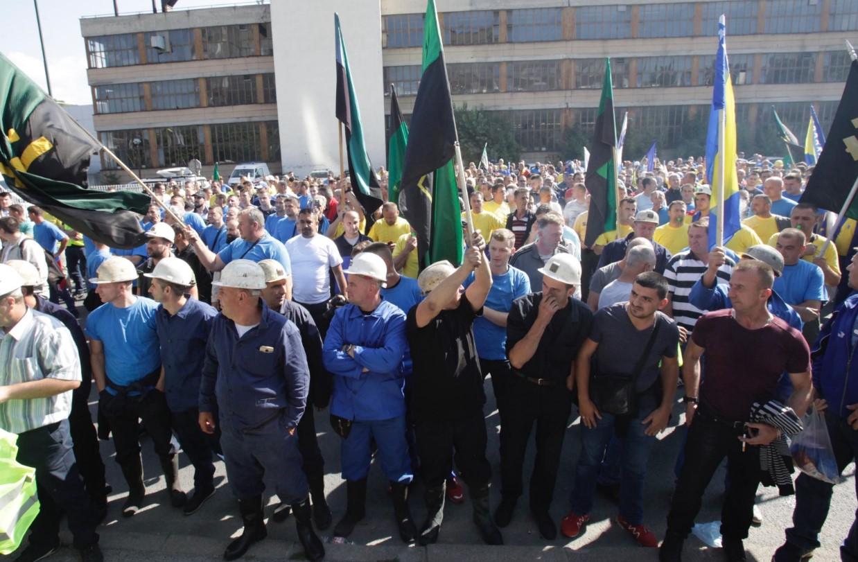 Protesti rudara ispred zgrade Vlade FBiH - Avaz