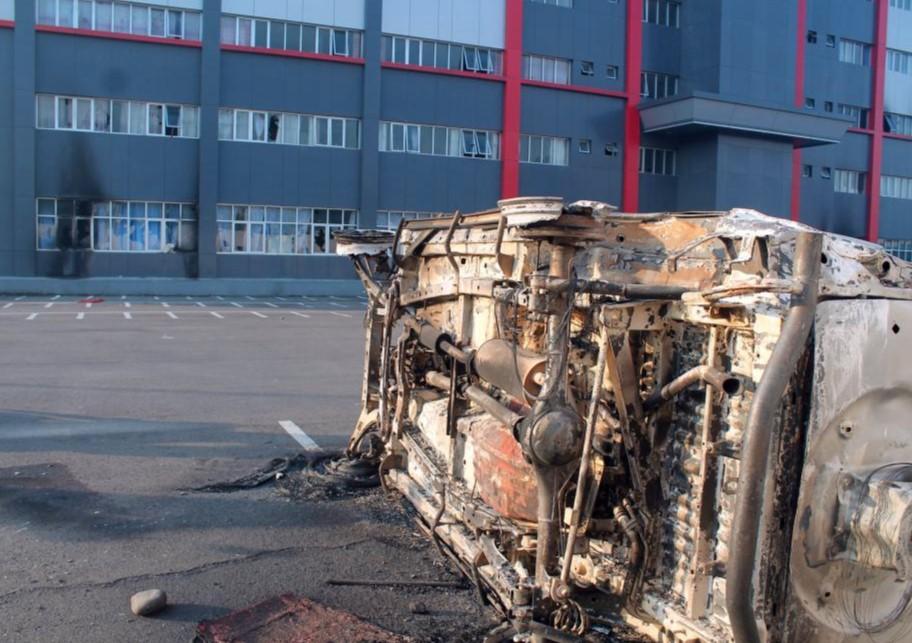 Protesti krenuli kada su studenti počeli paliti zgrade i imovinu - Avaz