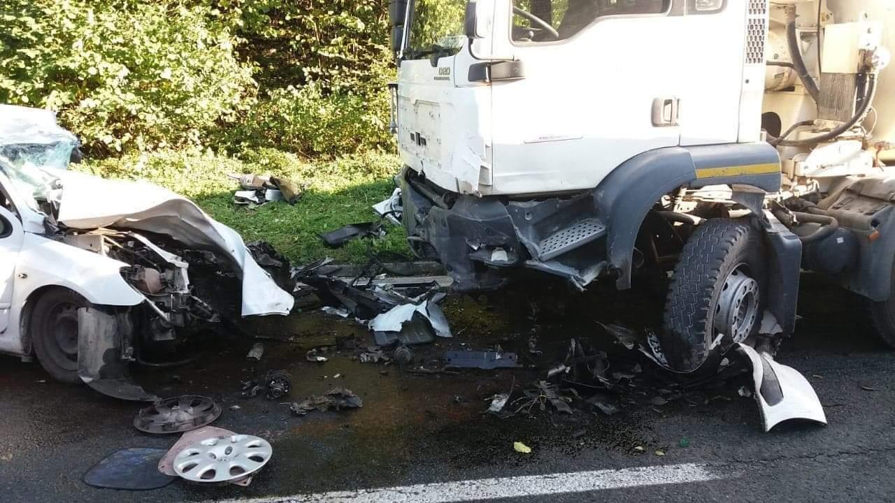 Novi detalji stravične nesreće: Utvrđeno da je automobil prešao u suprotnu traku i udario u kamion