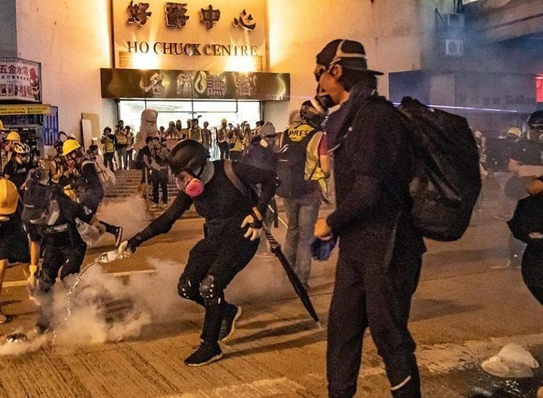 Suspendiran željeznički saobraćaj u Hong Kongu