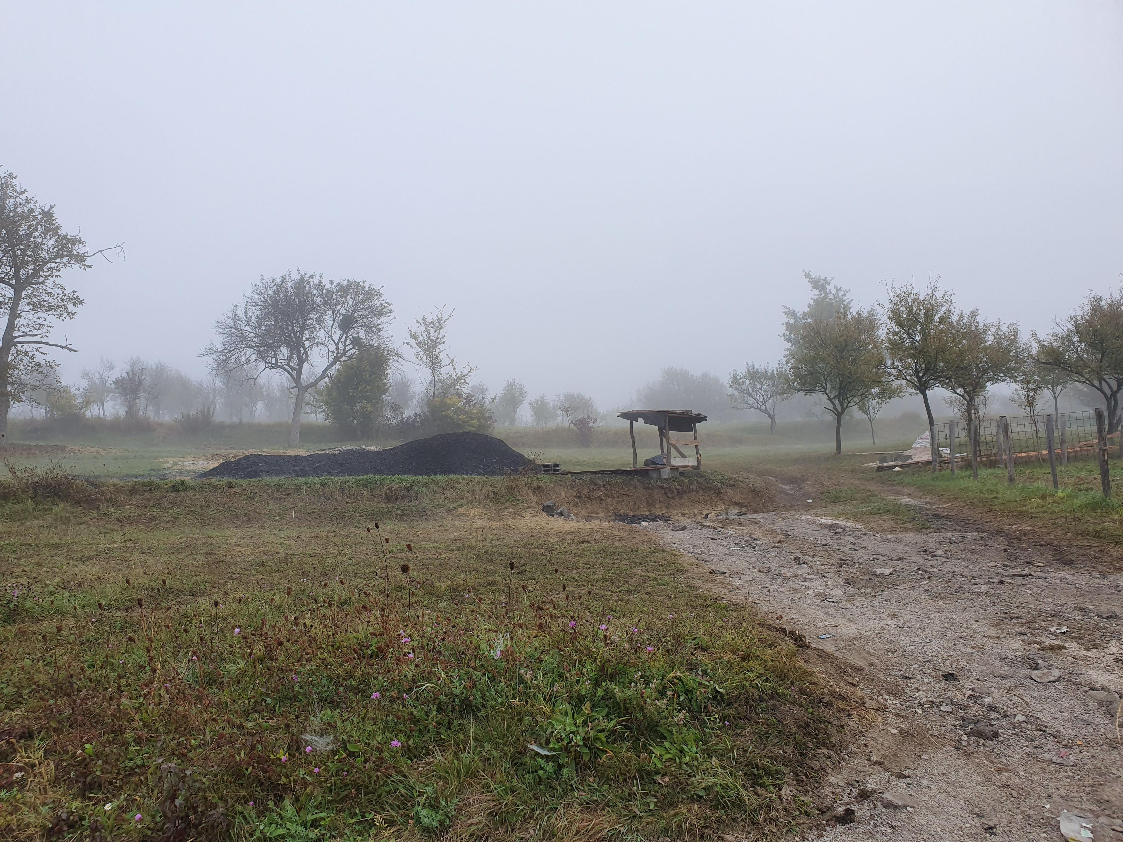 Sreća da je pala magla pa se ne vidi dok ih  fotografiramo - Avaz