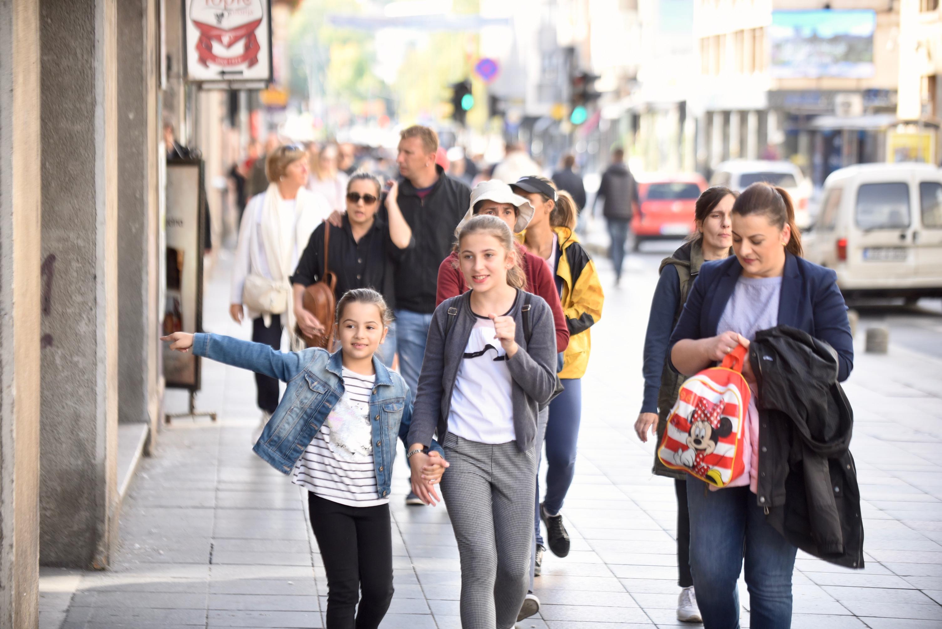 Vikend u Sarajevu : Šetači uživaju u suncu i toplom vremenu - Avaz