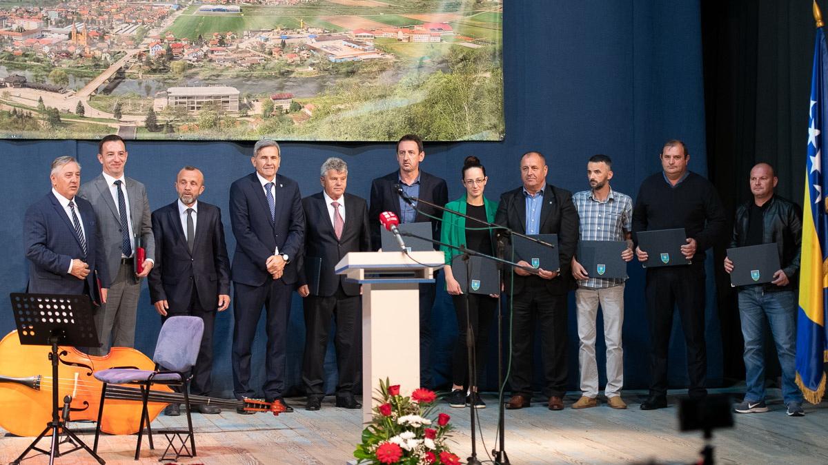 Dobitnici priznanja za doprinos razvoju općine - Avaz