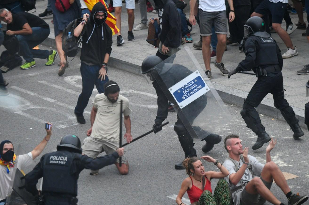 Više od 170 povrijeđenih u sukobu policije i demonstranata kod aerodroma u Barceloni