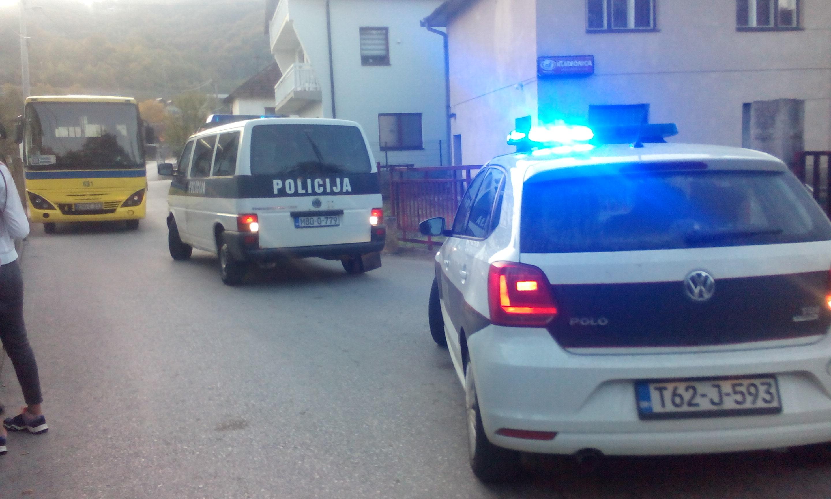 Haos u Hadžićima: Velika policijska potjera za sumnjivim vozilom