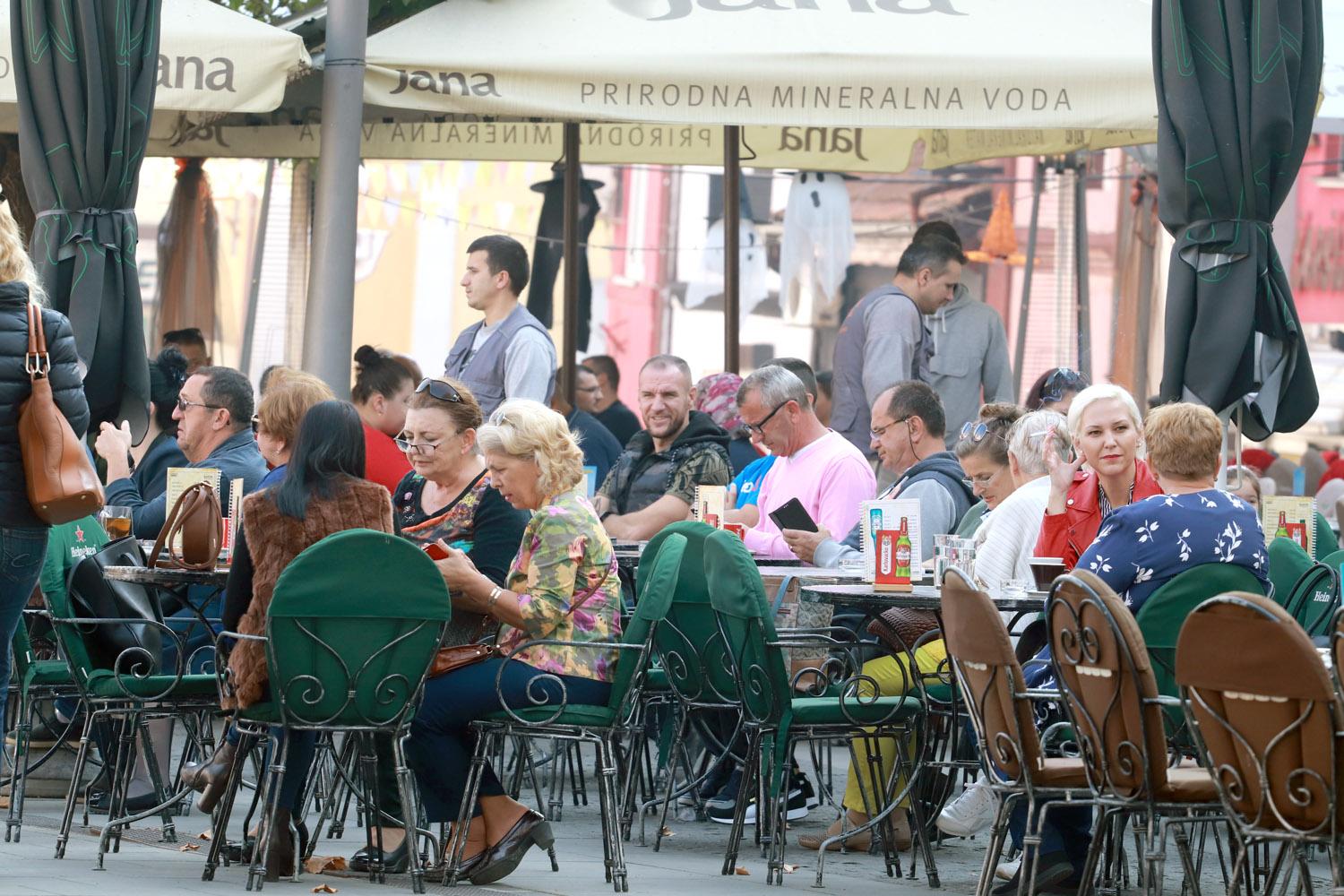 Centar Tuzle pun posjetilaca - Avaz