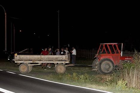 Tragedija kod Zaječara: Doživio srčani udar pa ispao iz traktorske prikolice