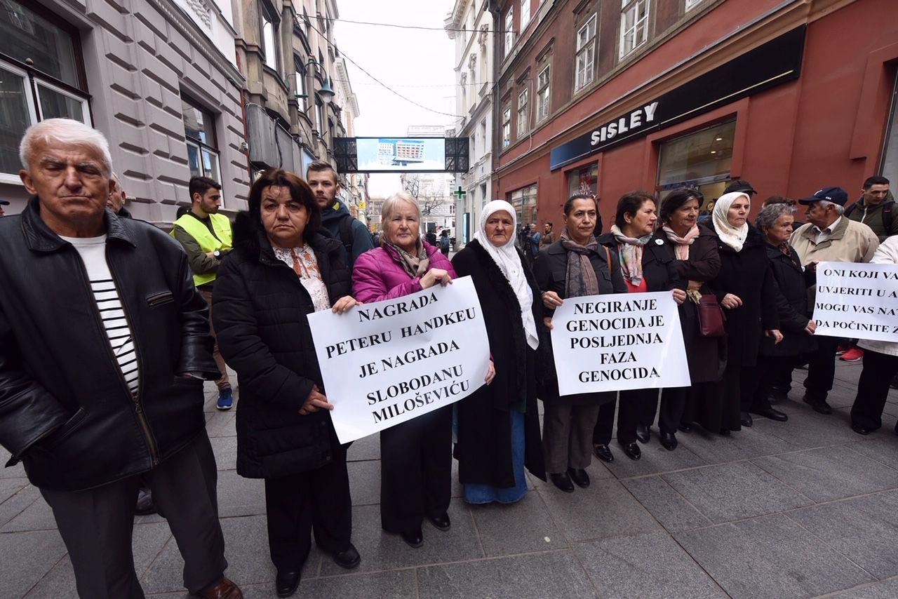 Mirno okupljanje ispred Ambasade Švedske u Sarajevu - Avaz