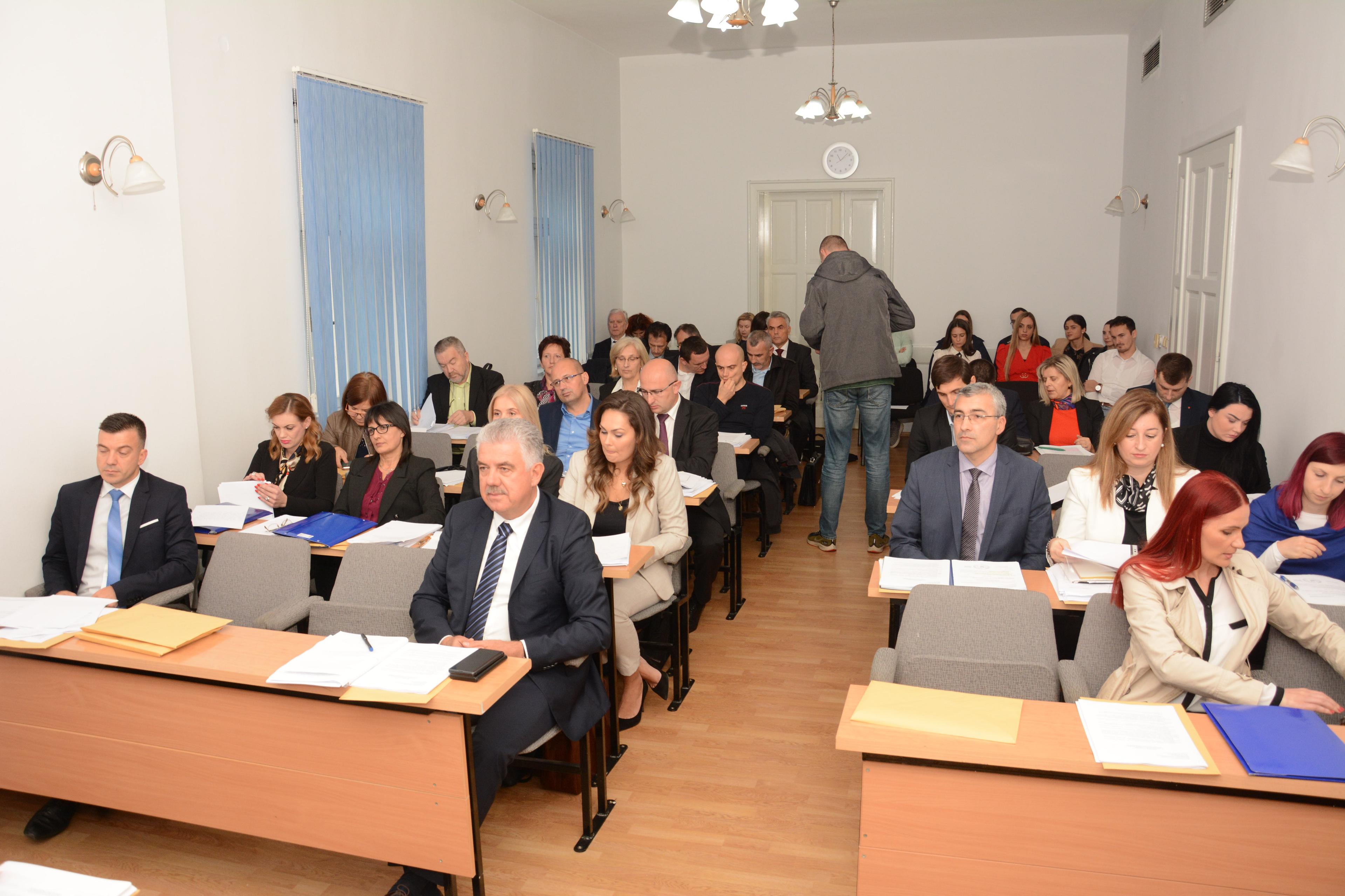 Špago: Nigdje nije zabranjeno nošenje maskirnih uniformi, ne dovodite to bez provjere u vezu s članom Predsjedništva BiH