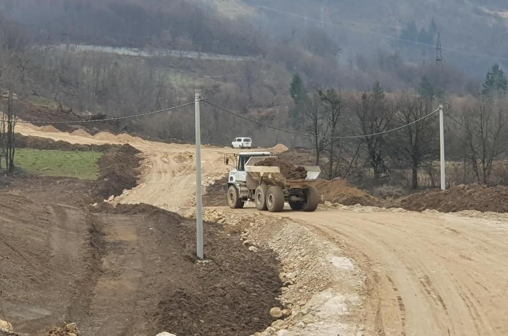 Brojne mašine na Bradini - Avaz