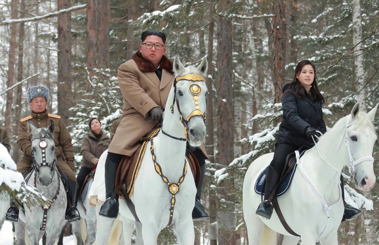 Kim ponovo na bijelom konju, donosi važne odluke