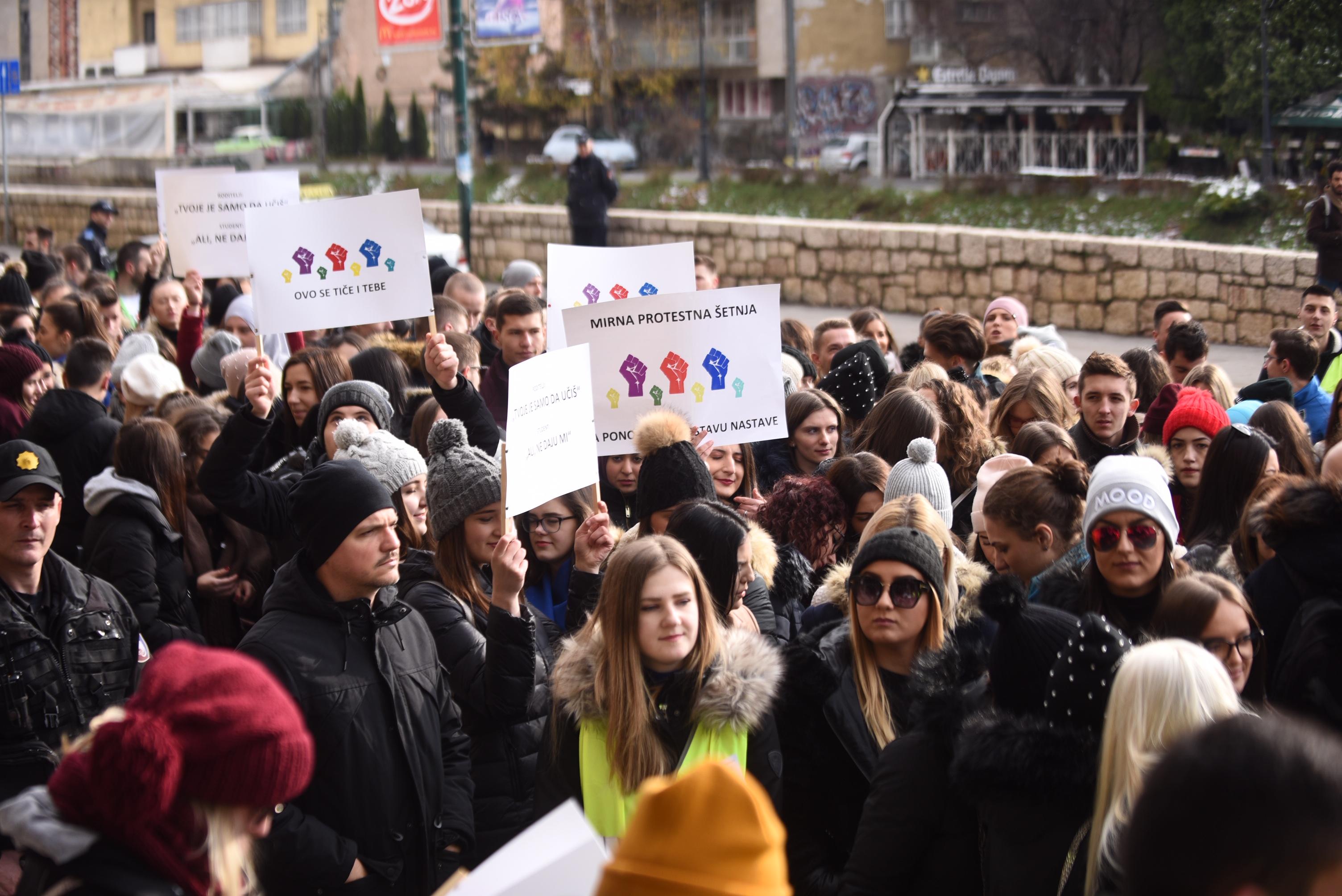 Desetine studenta na protestu u Sarajevu - Avaz