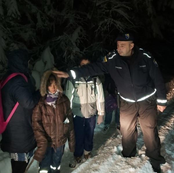 Policajci učinili sve da dođu do Afganistanaca - Avaz