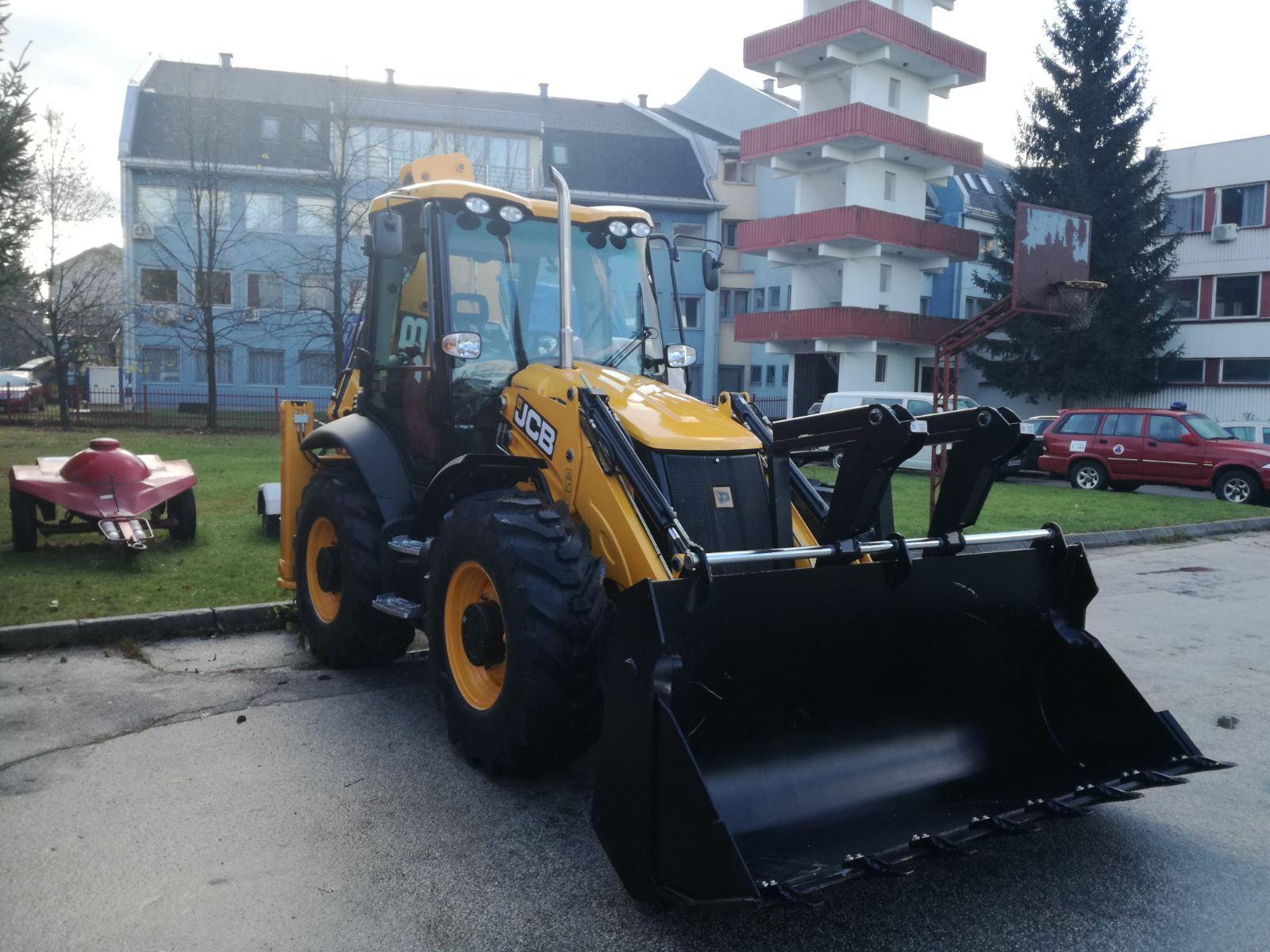 Civilna zaštita nabavila novi višenamjenski bager za čišćenje riječnih korita, snijega, ruševina...