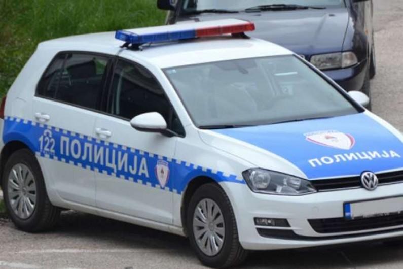 Policajci koristili i palice - Avaz