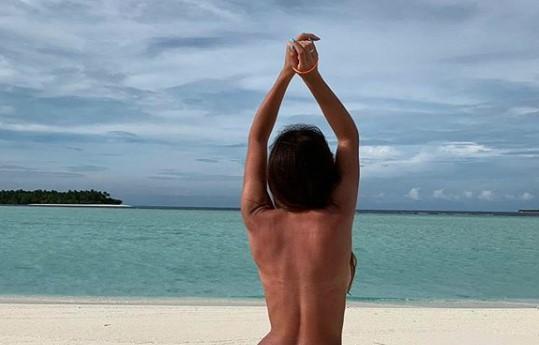 Djevojka fudbalera Zvezde fanove počastila izazovnim fotografijama s Maldiva