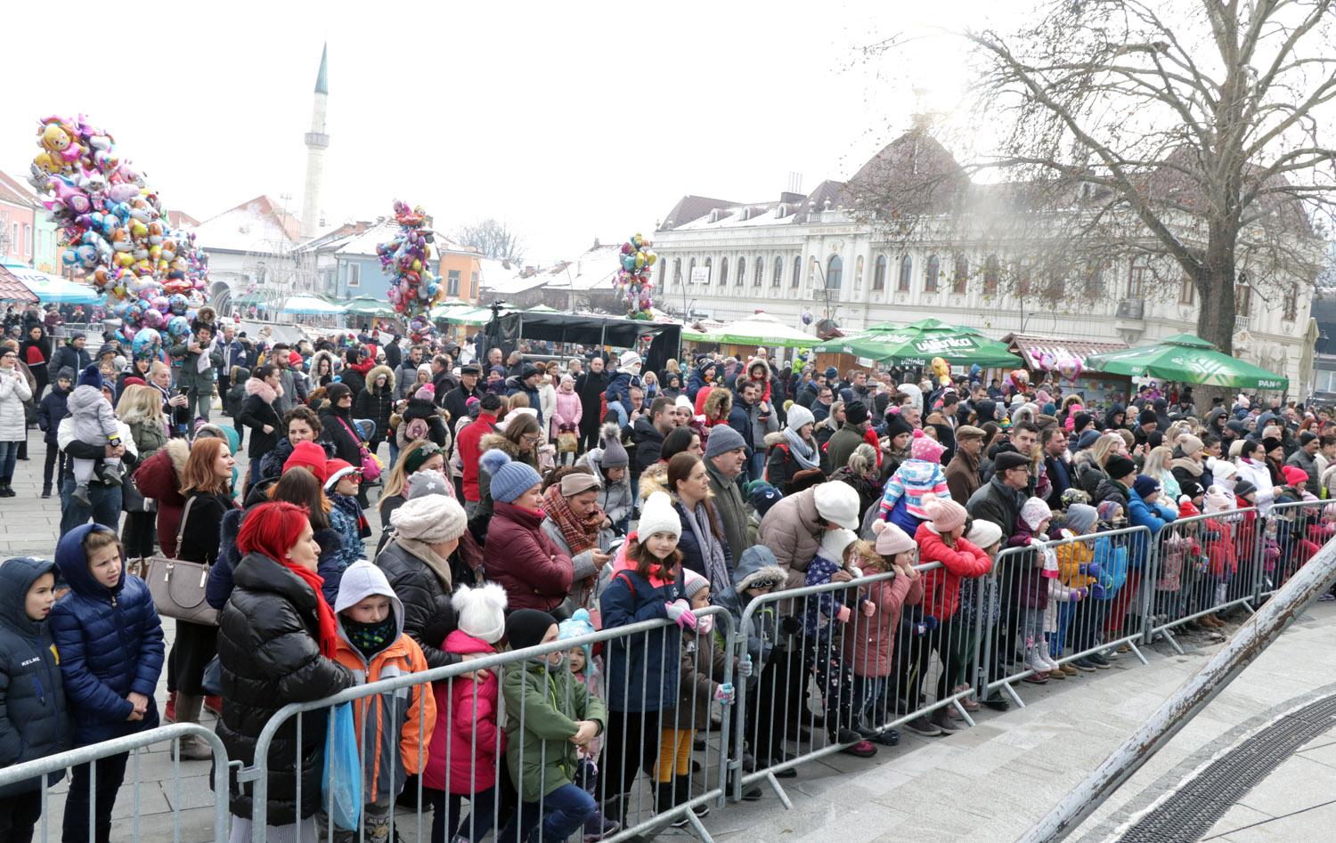 Dječija nova godina u Tuzli - Avaz