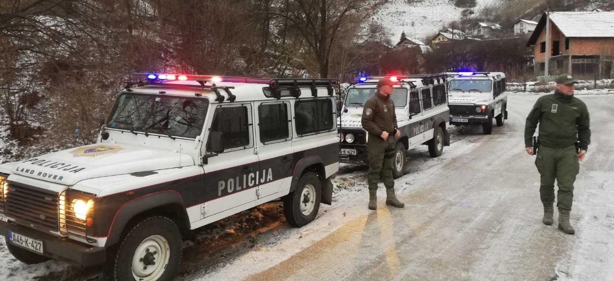 Brojne policijske ekipe na terenu - Avaz