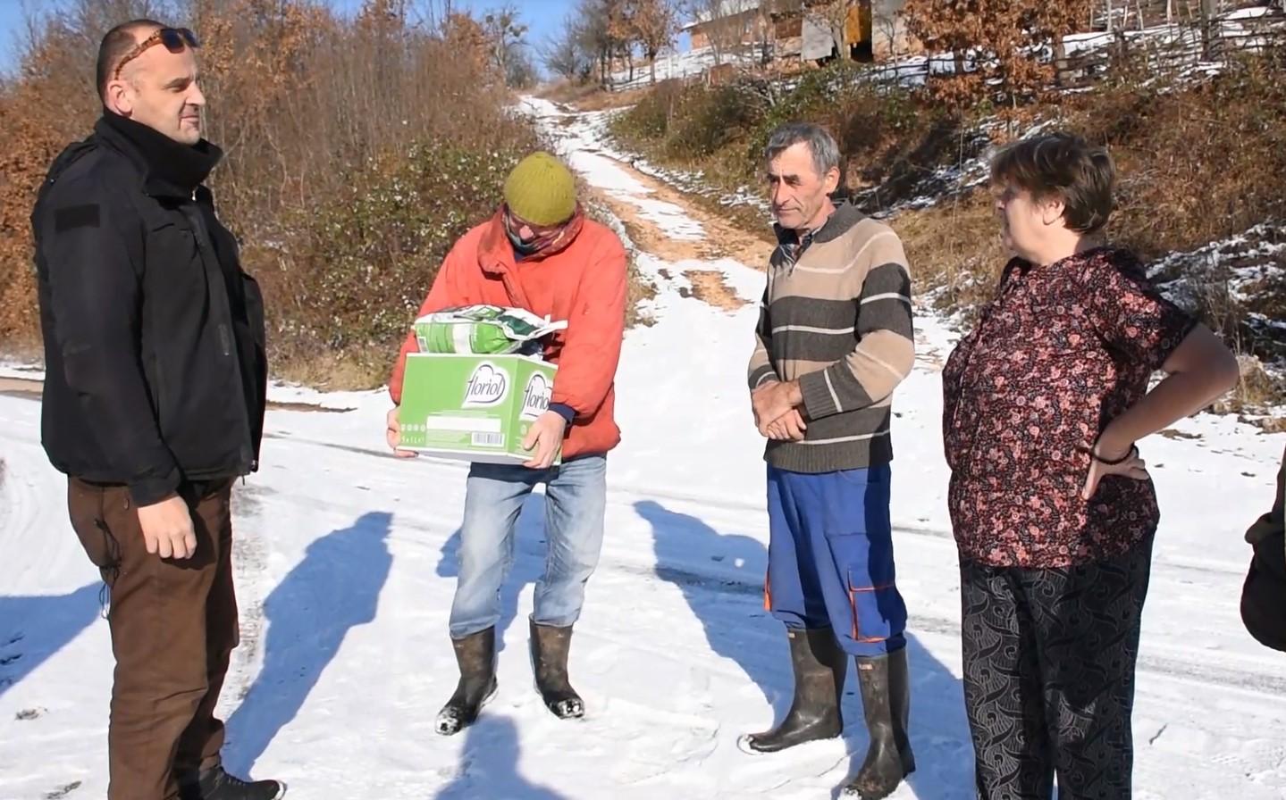 Evgenija i Nijad dobili vrijedne poklone od Zorana Maksimovića: Da radost praznika svi osjete