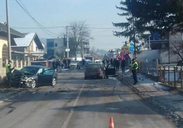 Jedna osoba teže povrijeđena u sudaru dva automobila