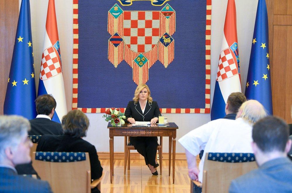 Grabar-Kitarović: Razgovarala sa stranim novinarima - Avaz