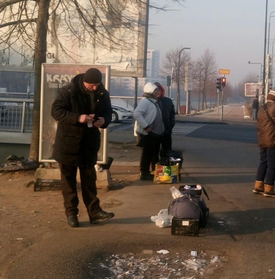 S ulica Sarajeva: Uprkos minusu, građani prodaju cigarete - Avaz