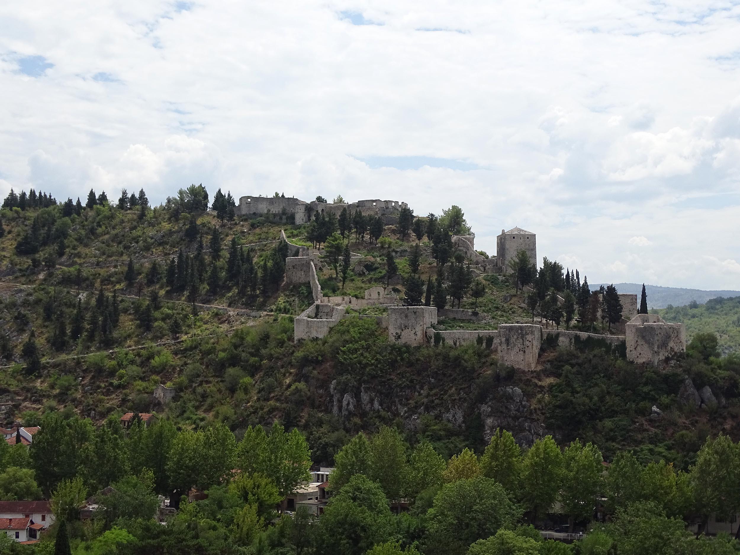 Stari grad Stolac: Još 2004. naloženo uklanjanje betonskih barijera - Avaz