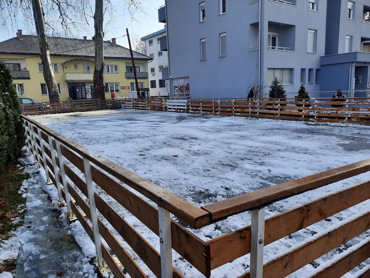 Maglaj: Postavlja se klizalište - Avaz