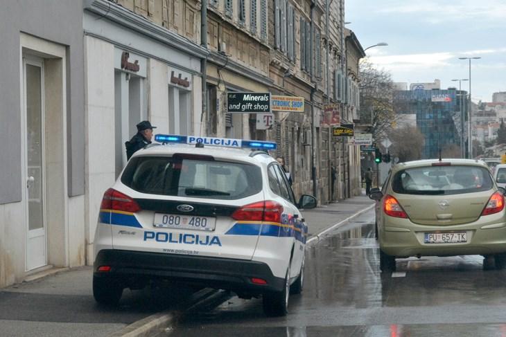 Slučaj u Puli: Lažno se predstavljala kao policajka pa napala policajce