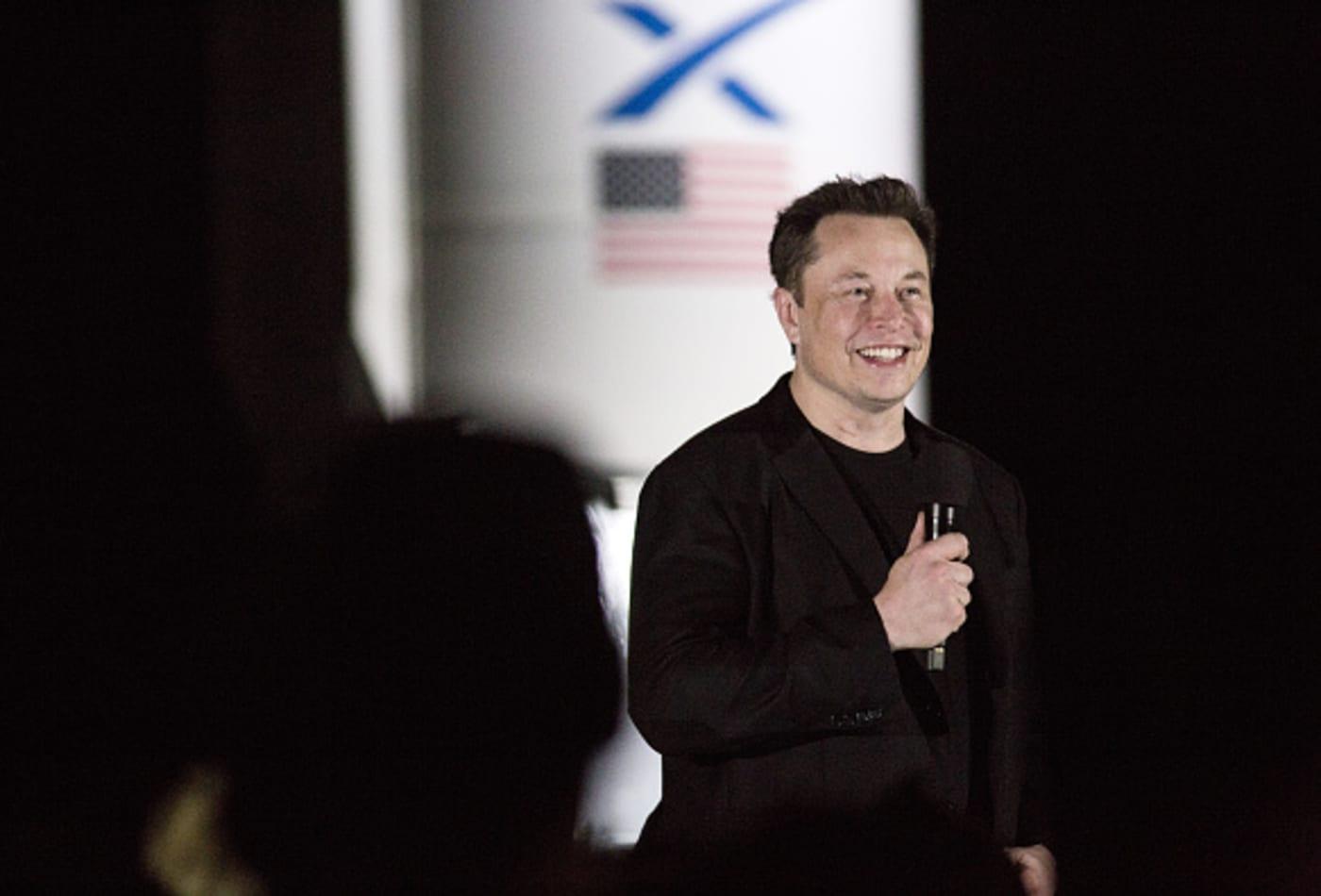 Elon Musk ponizio društvenu mrežu: “Emoji dolazi s besplatnim hakovanjem”