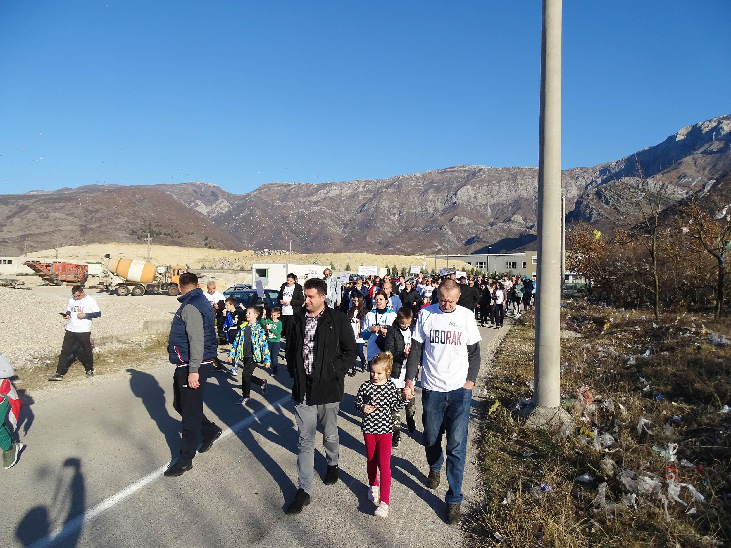 Stotinjak mještana pred Uborkom - Avaz