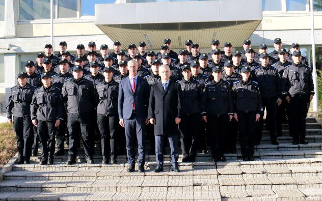 Više od 50 mladih policajaca na nivou države položilo zakletvu