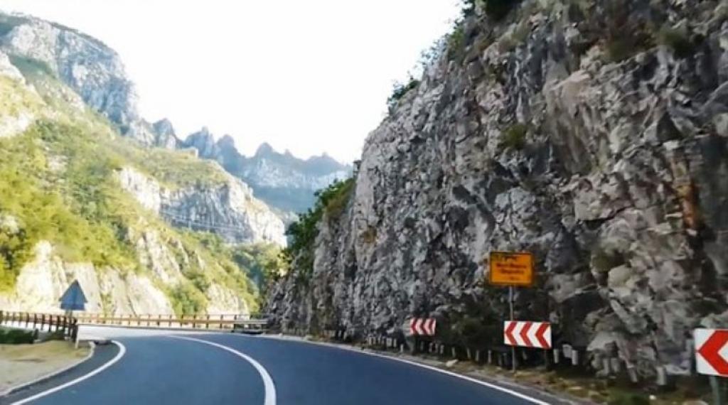 Vozačima se skreće pažnja na odrone i kamenje na putu - Avaz