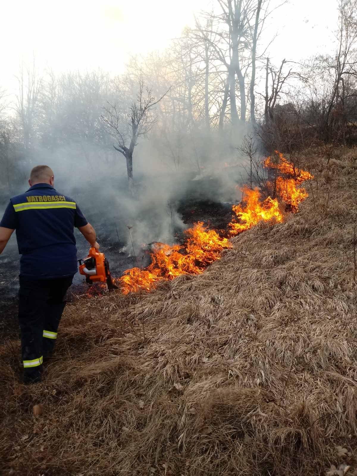 Požari nastali usljed proljetnog čišćenja imanja - Avaz